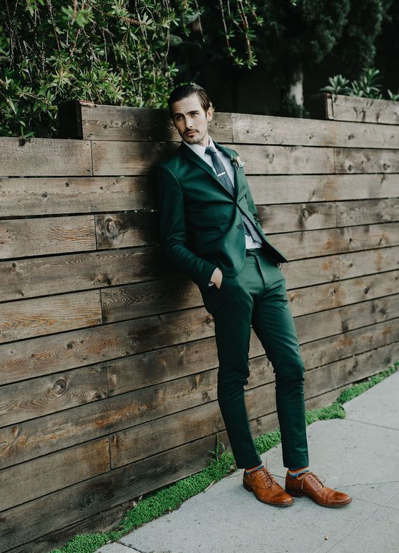 Zielony garnitur do ślubu, modne garntury ślubne, kolorowe garnitury, Colorful Groom Attire, ubiór Pana Młodego, moda męska 2020