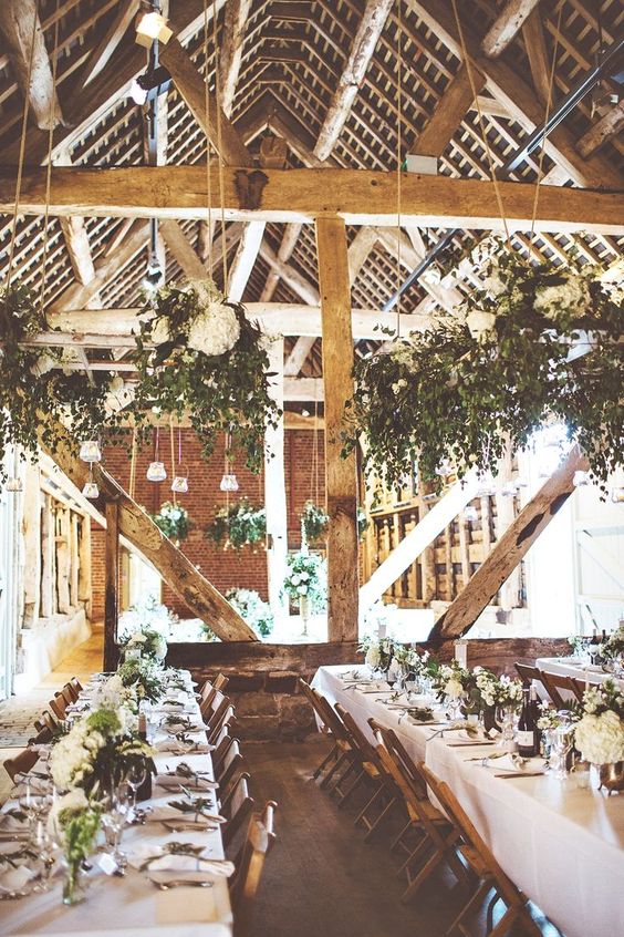 Dekoracje stodoły, stodoła weselna dekoracje, rustykalne dekoracje. stodoła na wesele