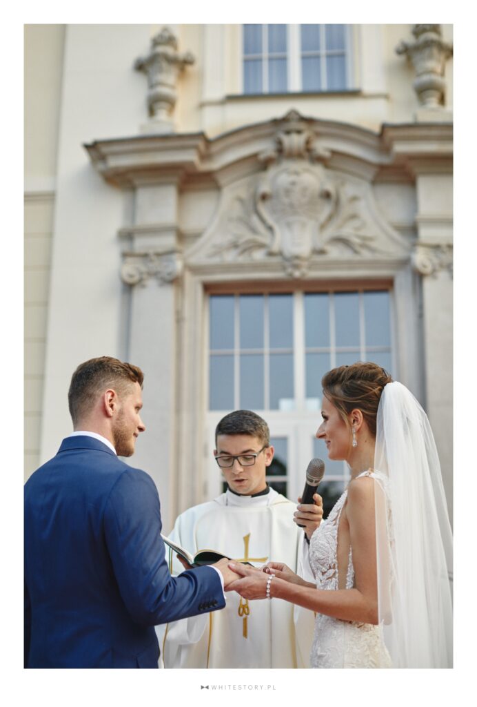 Ślub kościelny w plenerze, ślub w plenerze Kraków, ślub plenerowy, ślub kościelny plenerowy, ślub kościelny w ogrodzie, ślub kościelny poza kościołem, organizacja ślubu plenerowego, ślub kościelny w plenerze czy to możliwe, miejsce na ślub kościelny Kraków, konsultant ślubny Kraków
