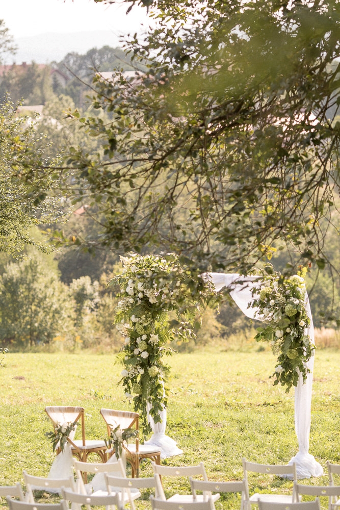 Ślub w domu, ślub w ogrodzie Kraków, Ślub w plenerze w Krakowie, mały ślub, kameralny ślub, ślub symboliczny, ślub humanistyczny, pomysły na ślub w ogrodzie, ślub na świeżym powietrzu, Organizacja ślubu w domu, Inspiracje ślubne, Blog ślubny, Miejsce na ślub Kraków, Winsa Wedding Planner Kraków