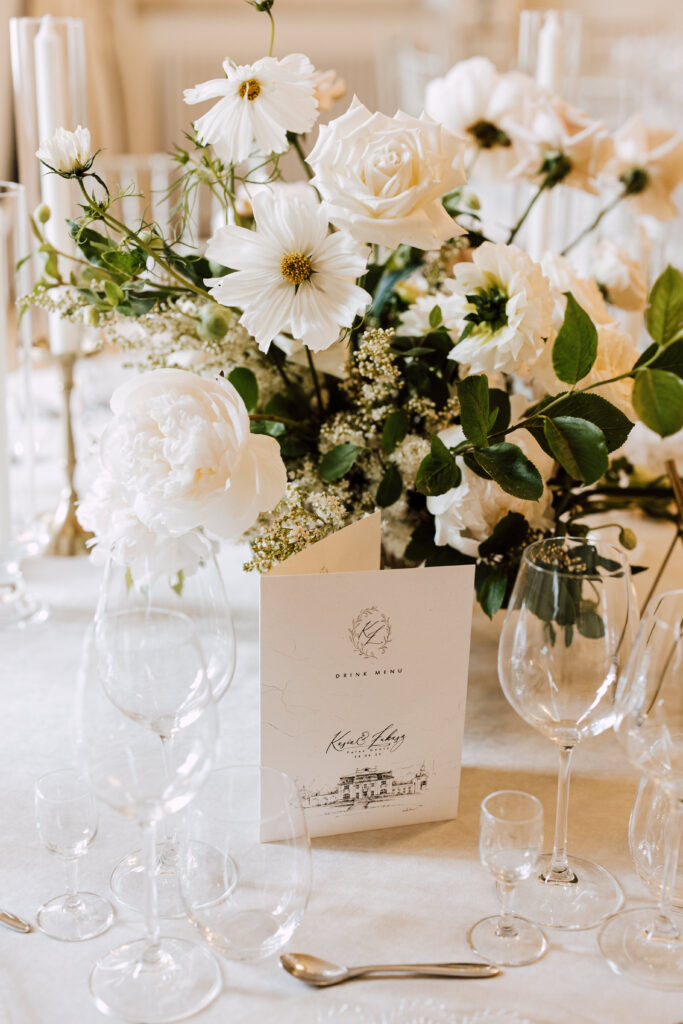 Dekoracja stołu, kwiaty na wesele, Francuzka elegancja, luksusowy ślub, amerykański szyk, ślubna sesja, szczegóły ślubne, Unique Wedding, Elegant White Wedding Poland