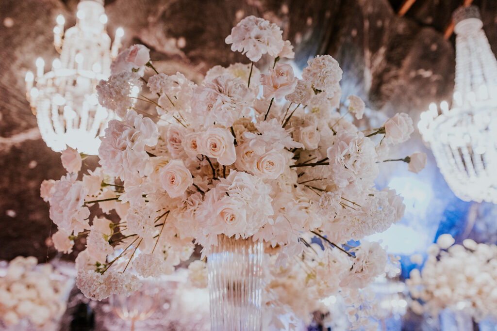 Kwiaty na wesele, eleganckie wesele, florysta Kraków, Białe kwiaty na wesele, najpiękniejsze polskie śluby