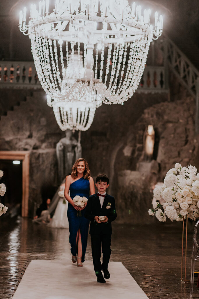 Ślub w Kopalni Soli, ceremonia ślubna pod ziemią, oryginalne miejsce na ślub w Krakowie, Kaplica św. Kingi w Wieliczce, polsko-angielski ślub