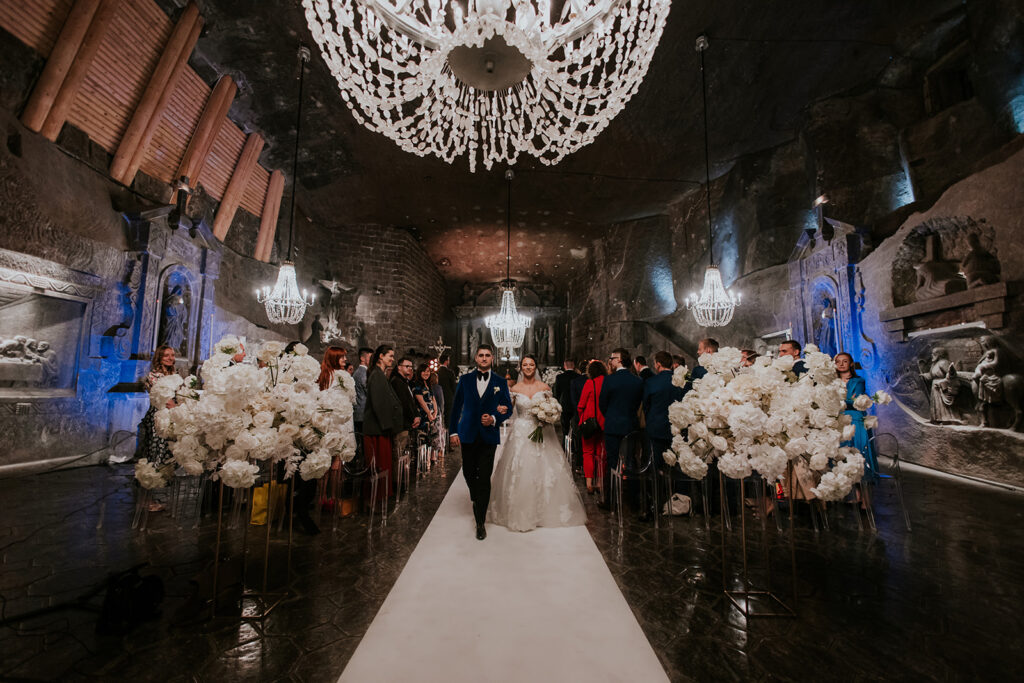 Ślub w Kopalni Soli, ceremonia ślubna pod ziemią, oryginalne miejsce na ślub w Krakowie, Kaplica św. Kingi w Wieliczce, polsko-angielski ślub, Salt Mine Wedding Krakow Poland